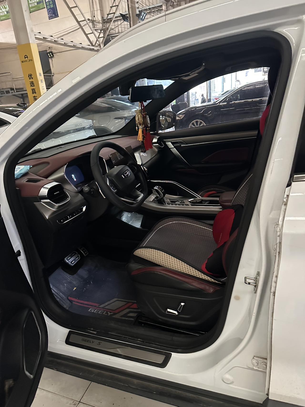 GEELY Coolray 2019 car image #4