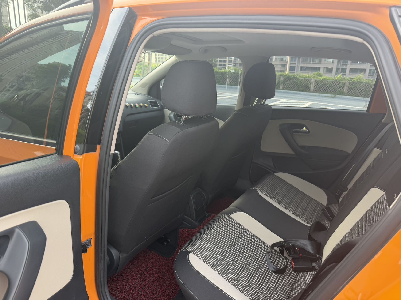 Volkswagen Polo 2012 car image #5