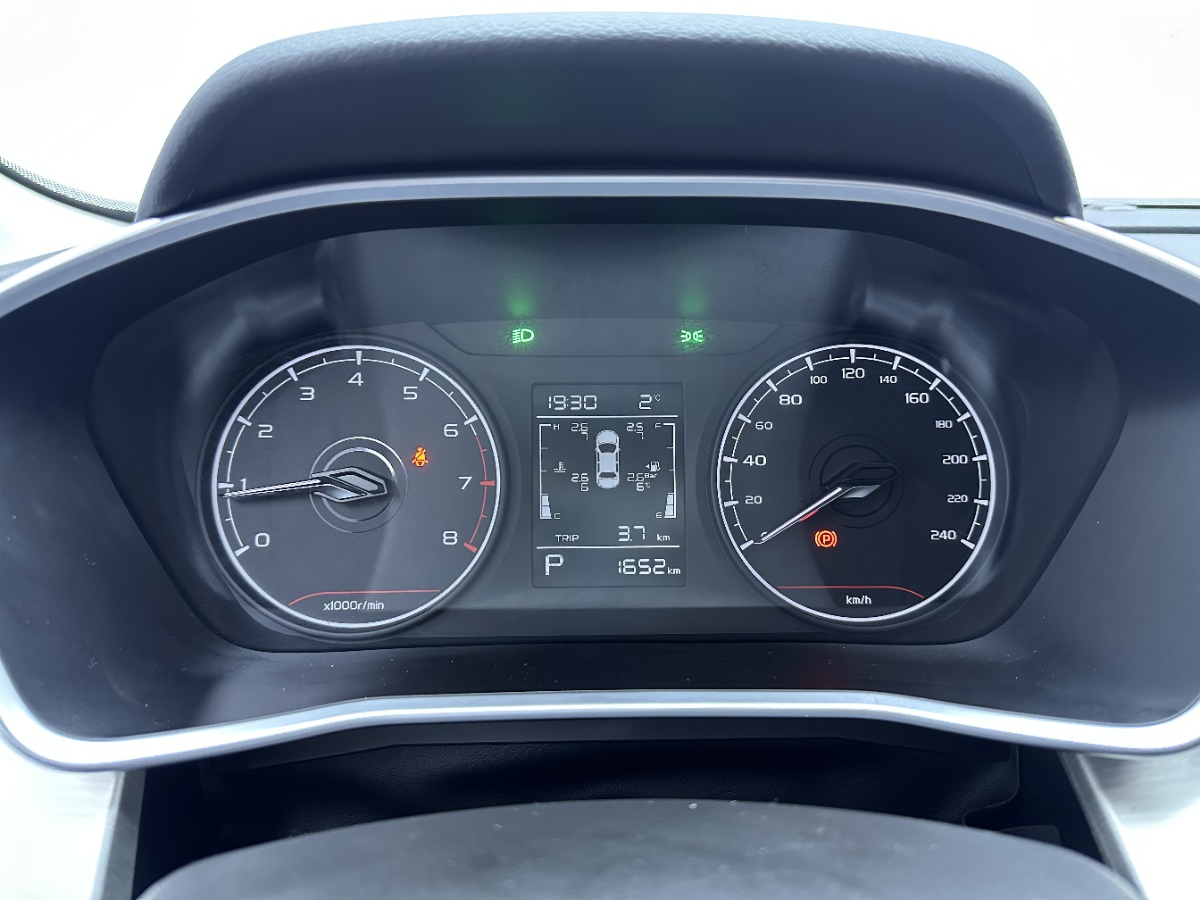 GEELY Coolray 2025 #2 GEELY Coolray 2025 car image #2