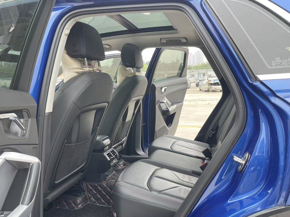 Audi Q3 2020 car image #4