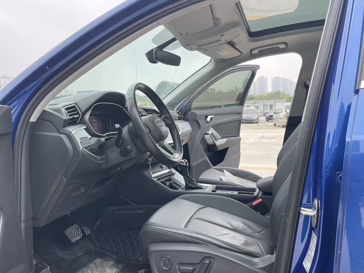 Audi Q3 2020 car image #3