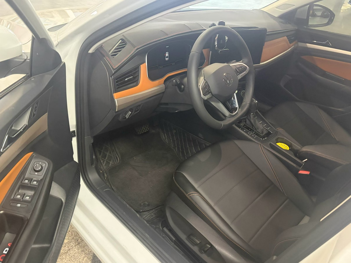 Volkswagen Bora 2025 car image #2