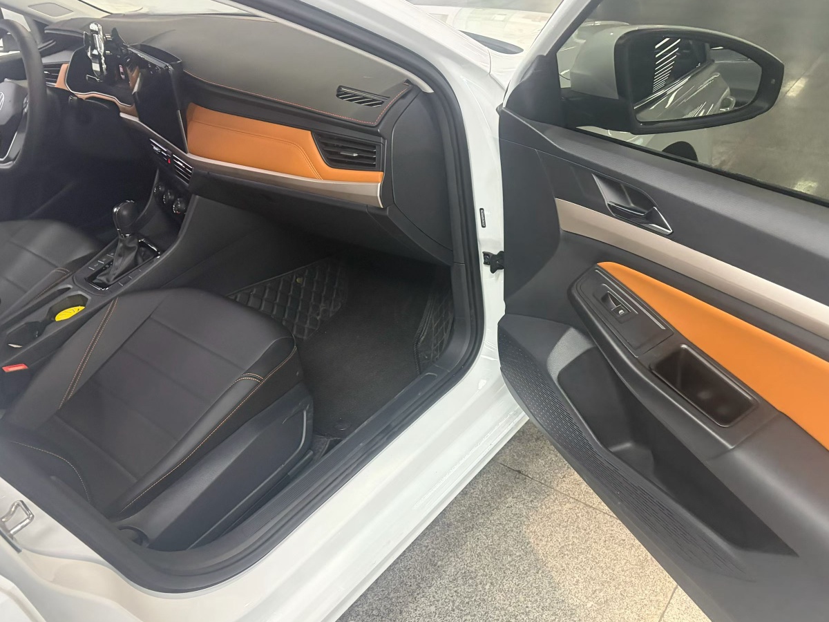Volkswagen Bora 2025 car image #6