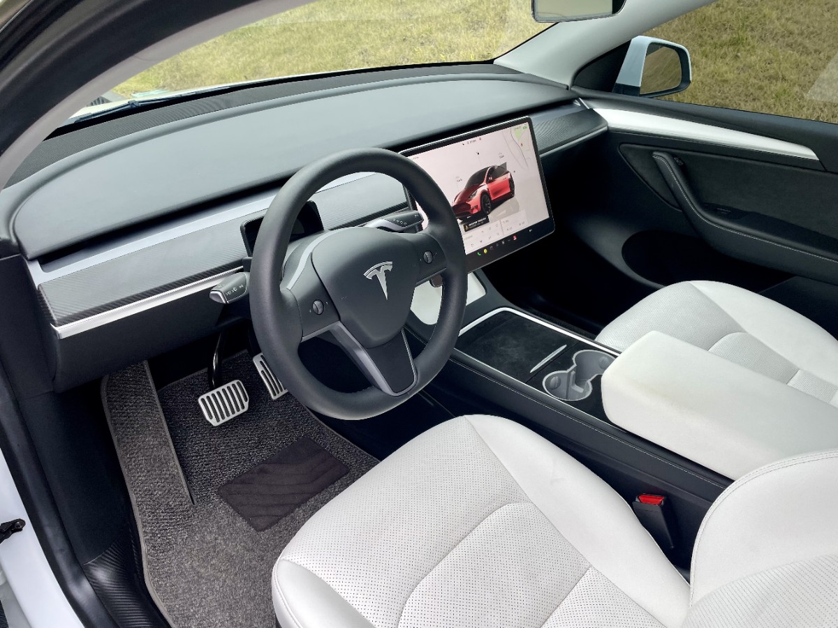 Tesla Model Y 2023 car image #4