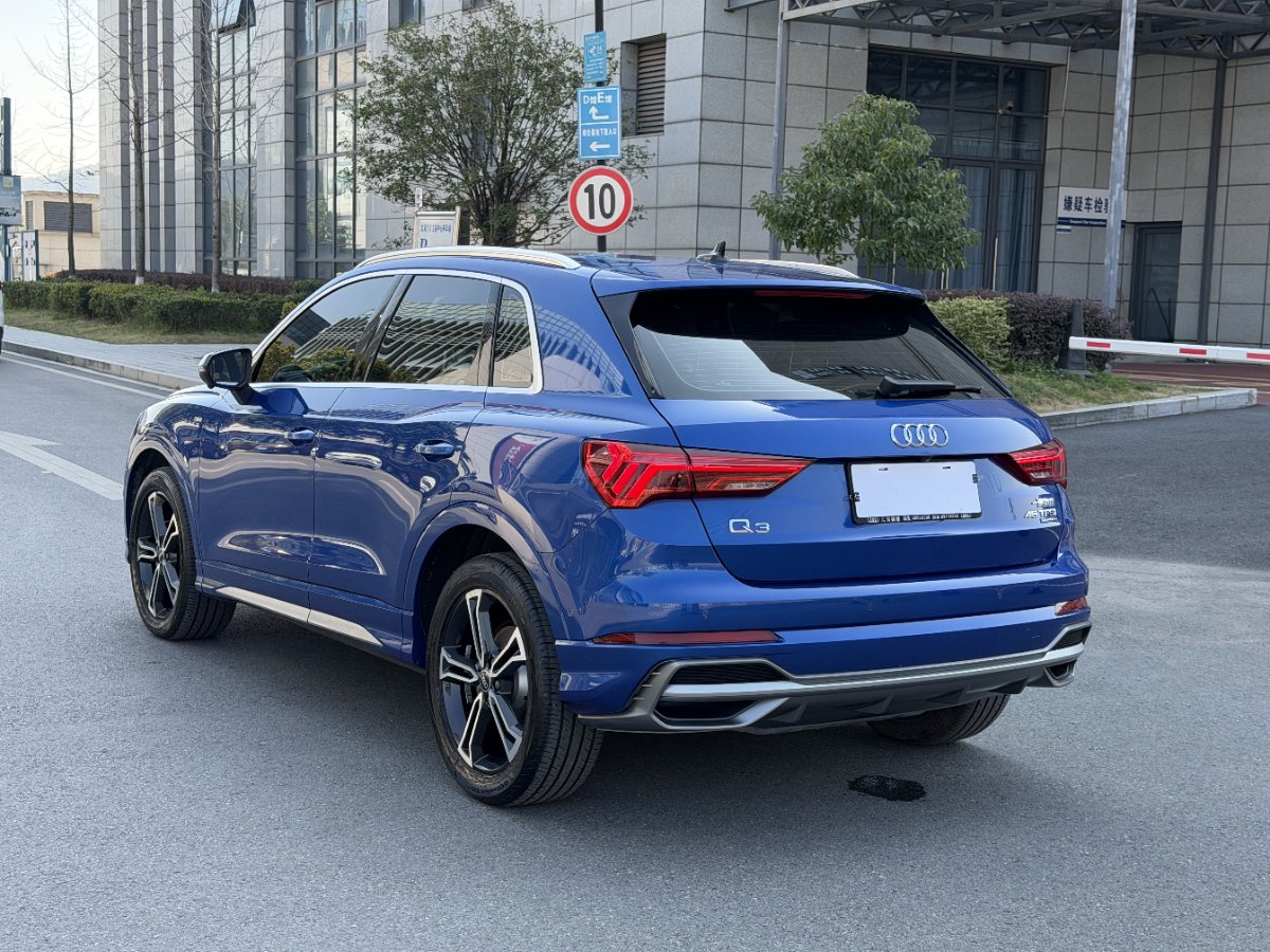 Audi Q3 2022 car image #5