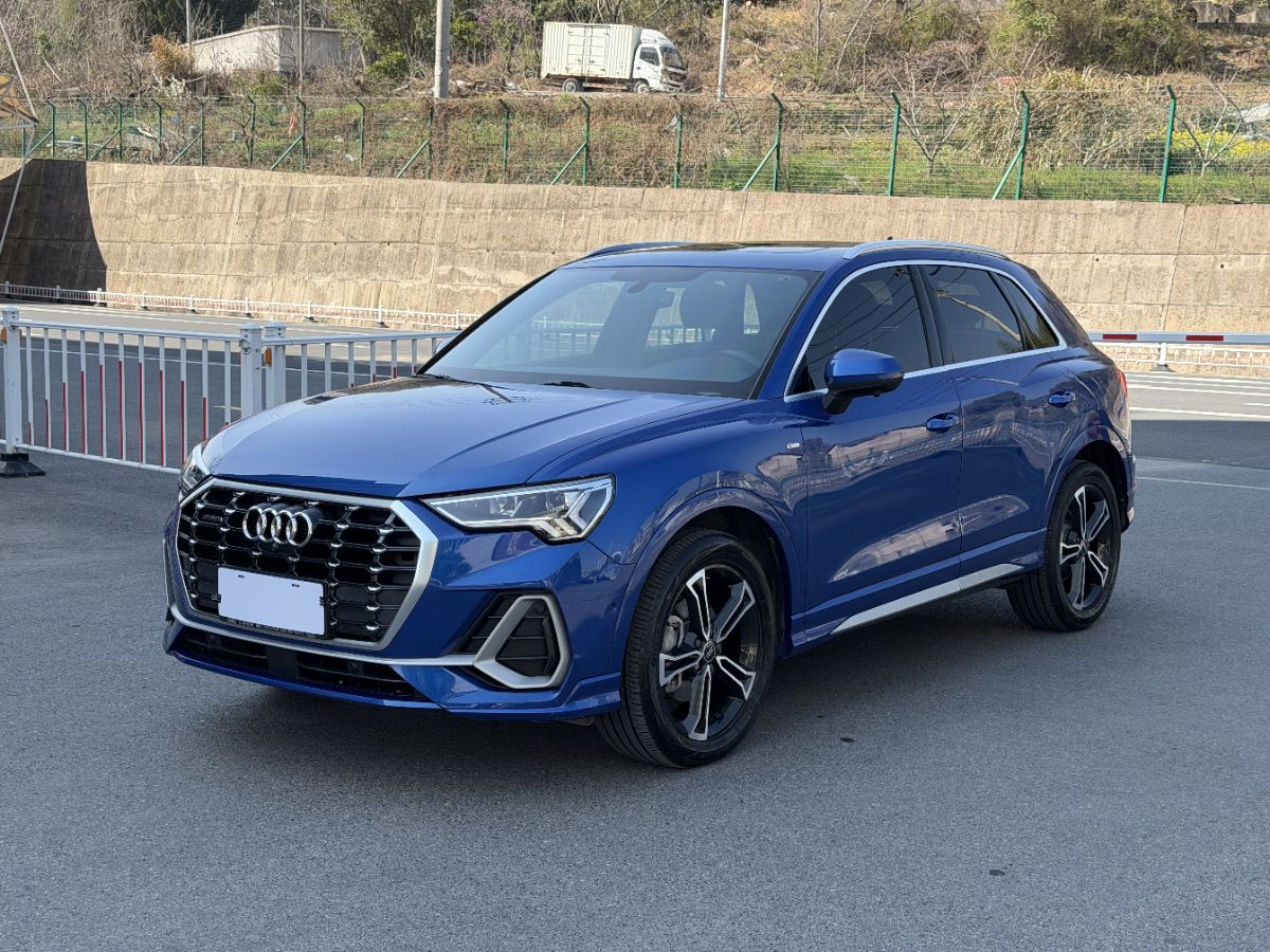 Audi Q3 2022 car image 
