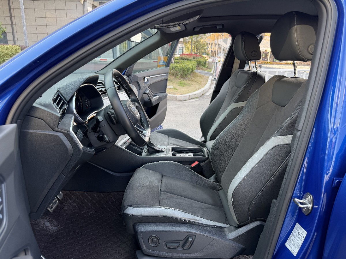 Audi Q3 2022 car image #6