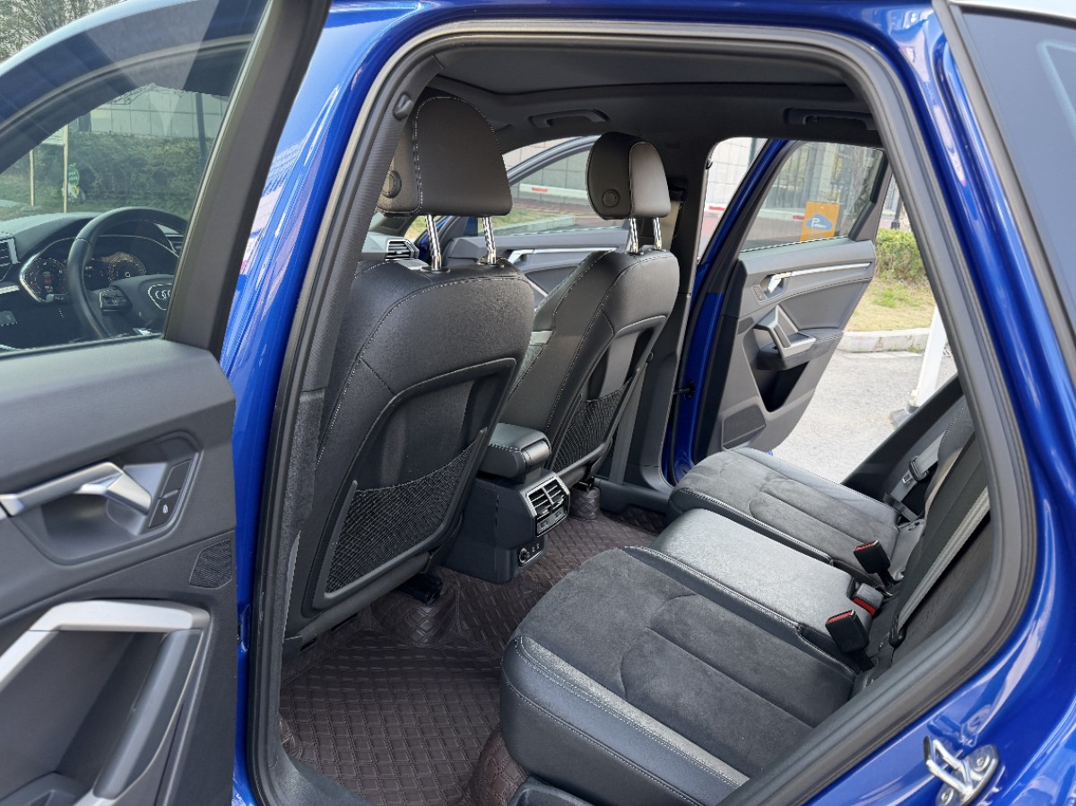 Audi Q3 2022 car image #10