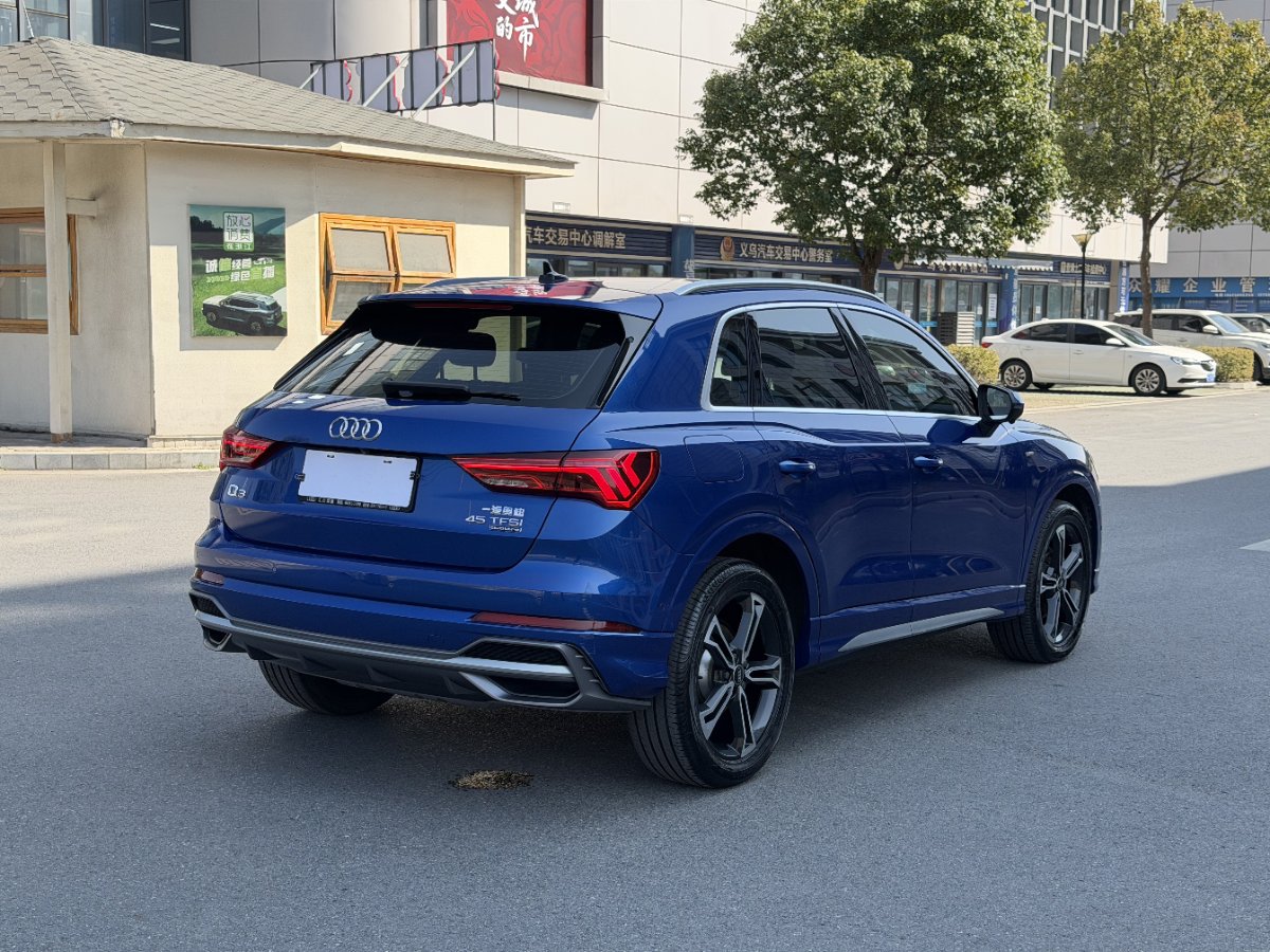 Audi Q3 2022 car image #4