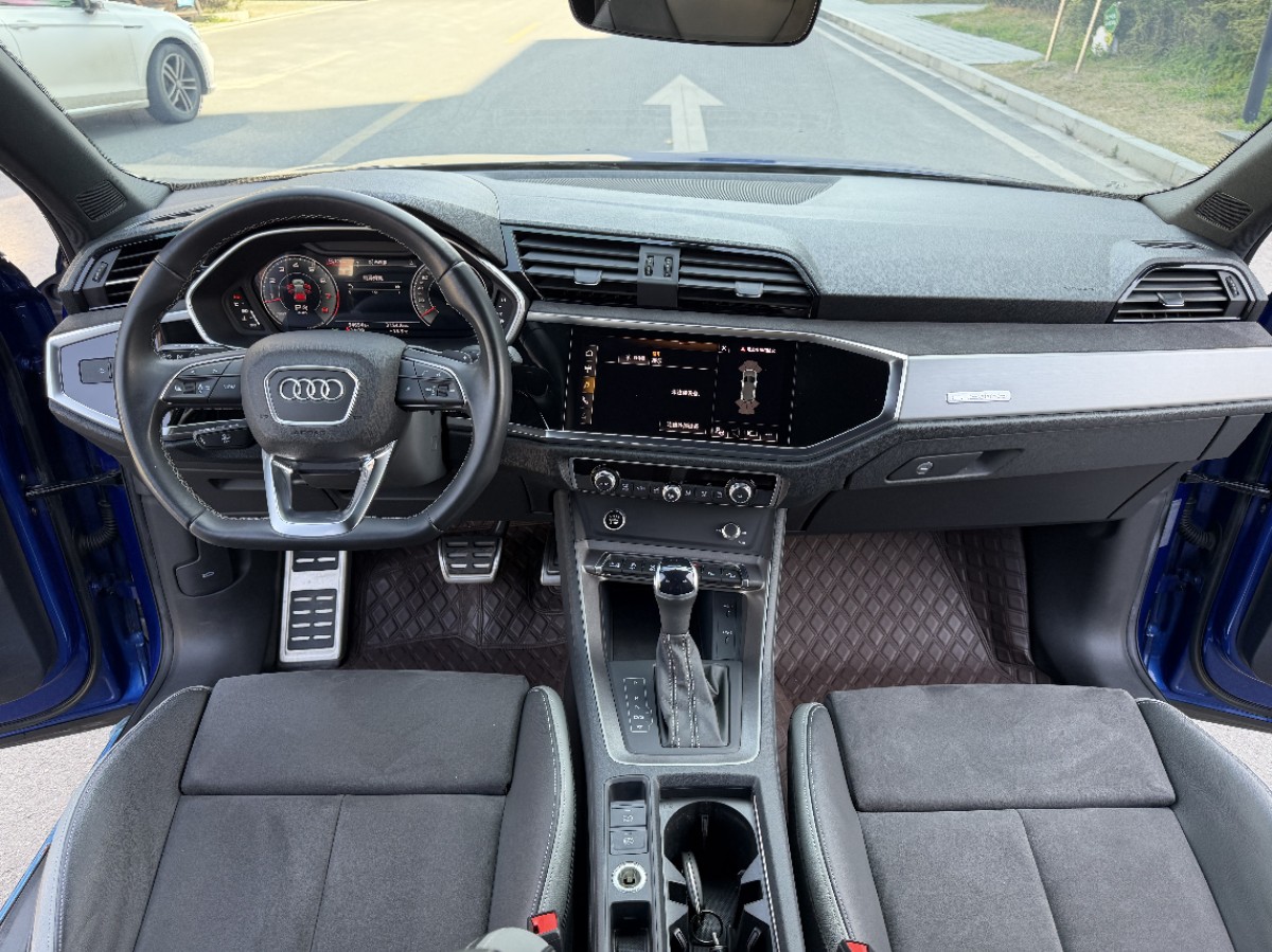 Audi Q3 2022 car image #8