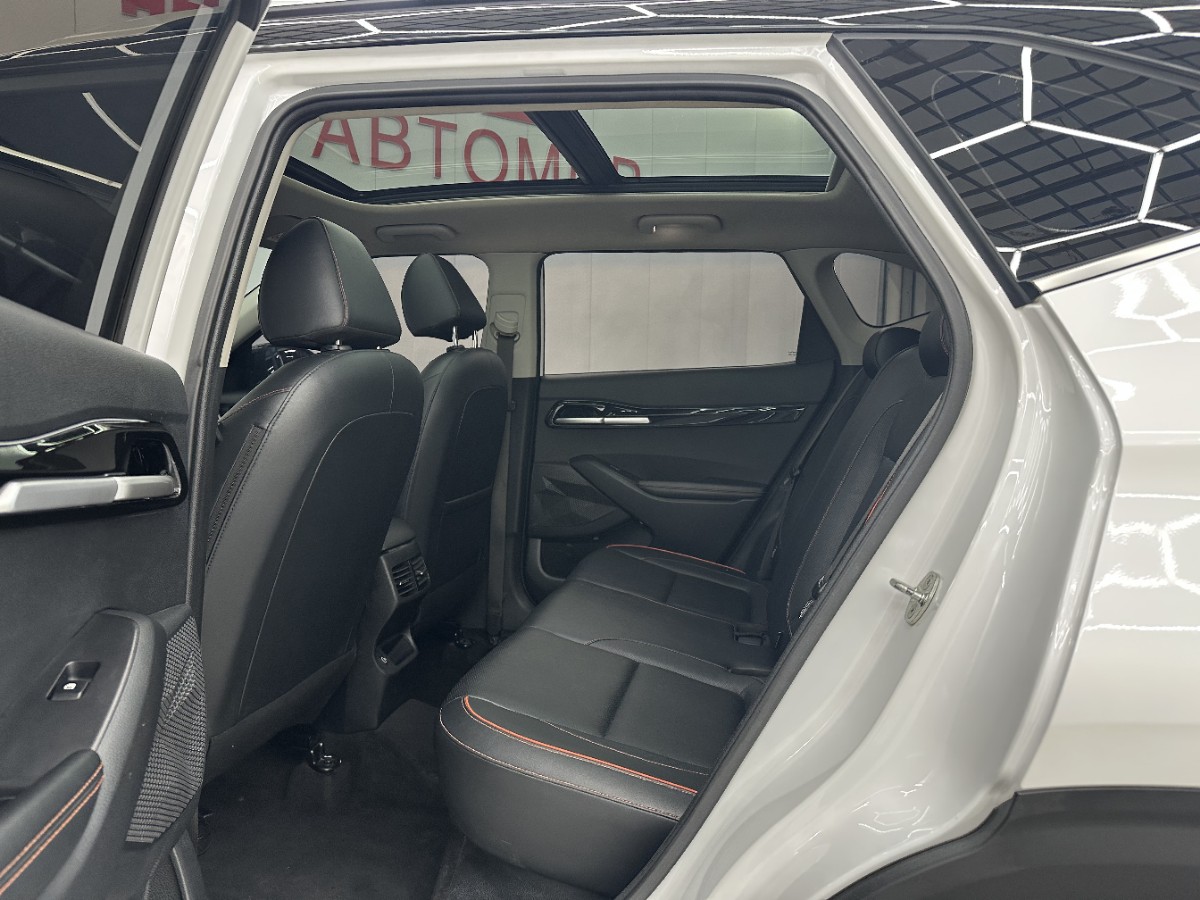 Kia Seltos 2023 car image #5