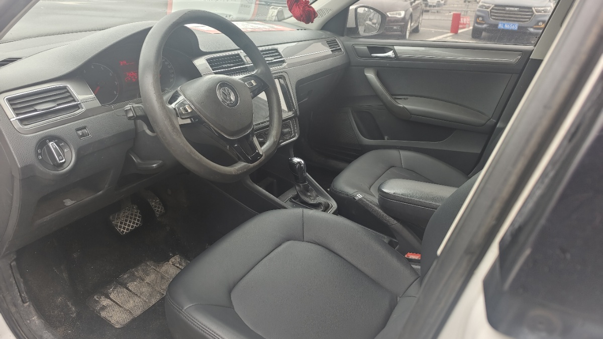 Volkswagen Santana 2016 car image #3