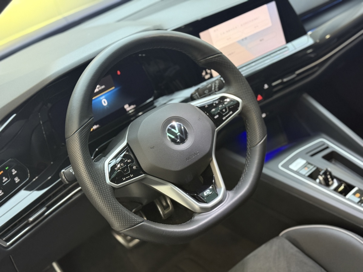 Volkswagen Golf 2021 car image #9