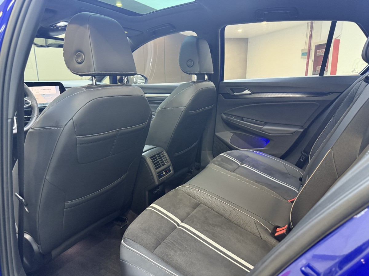Volkswagen Golf 2021 car image #5