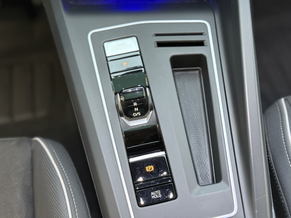 Volkswagen Golf 2021 car image #8