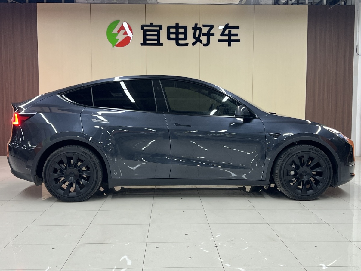 Tesla Model Y 2025 #4 Tesla Model Y 2025 immagine di auto #4