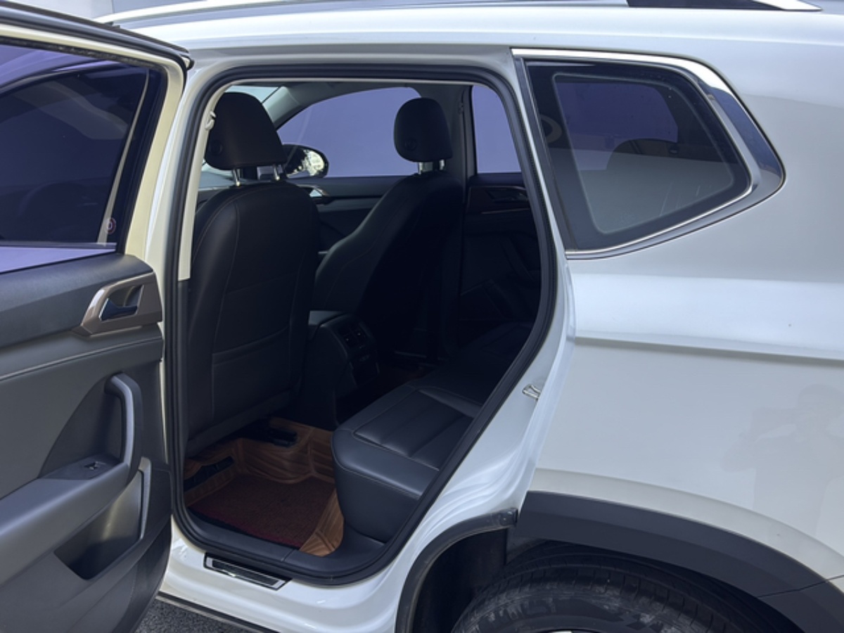Volkswagen Tharu 2020 car image #8