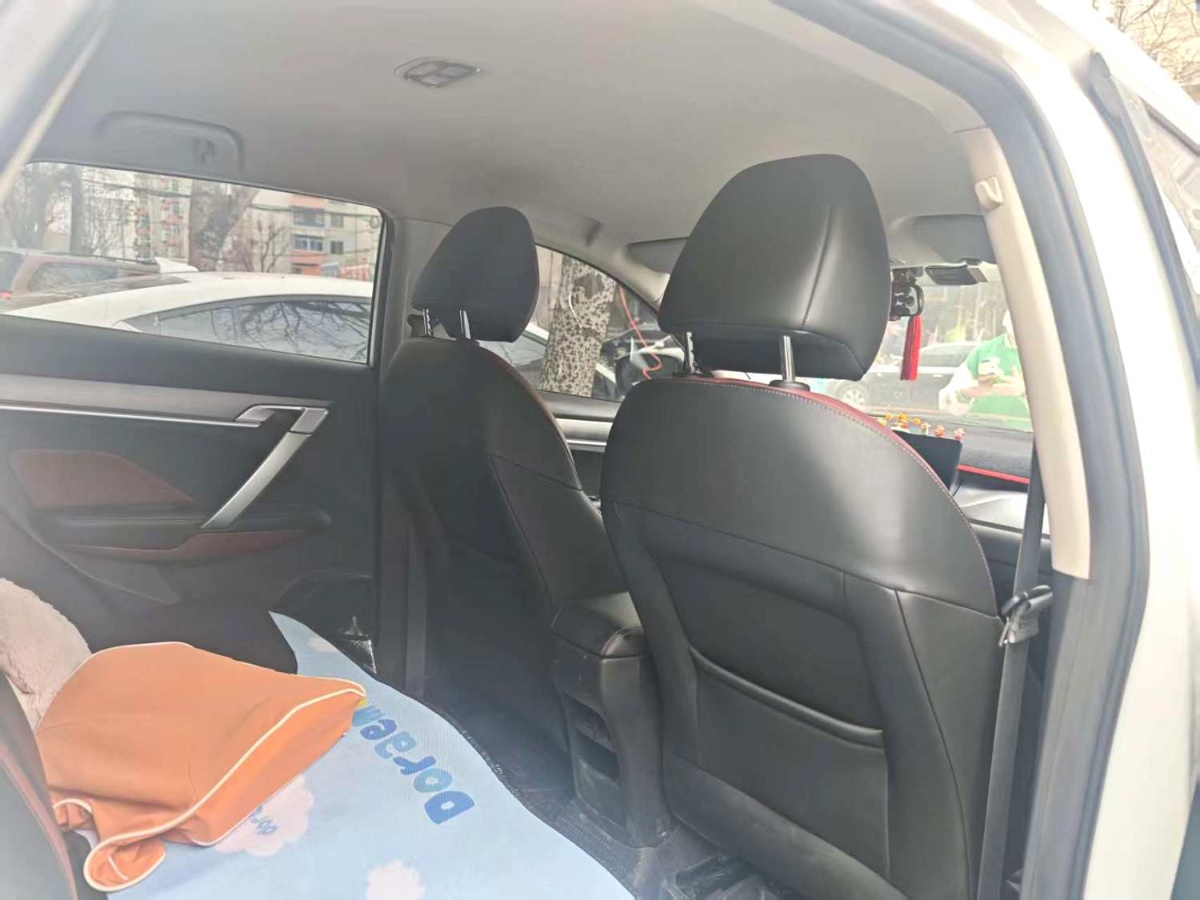 GEELY Coolray 2021 car image #3
