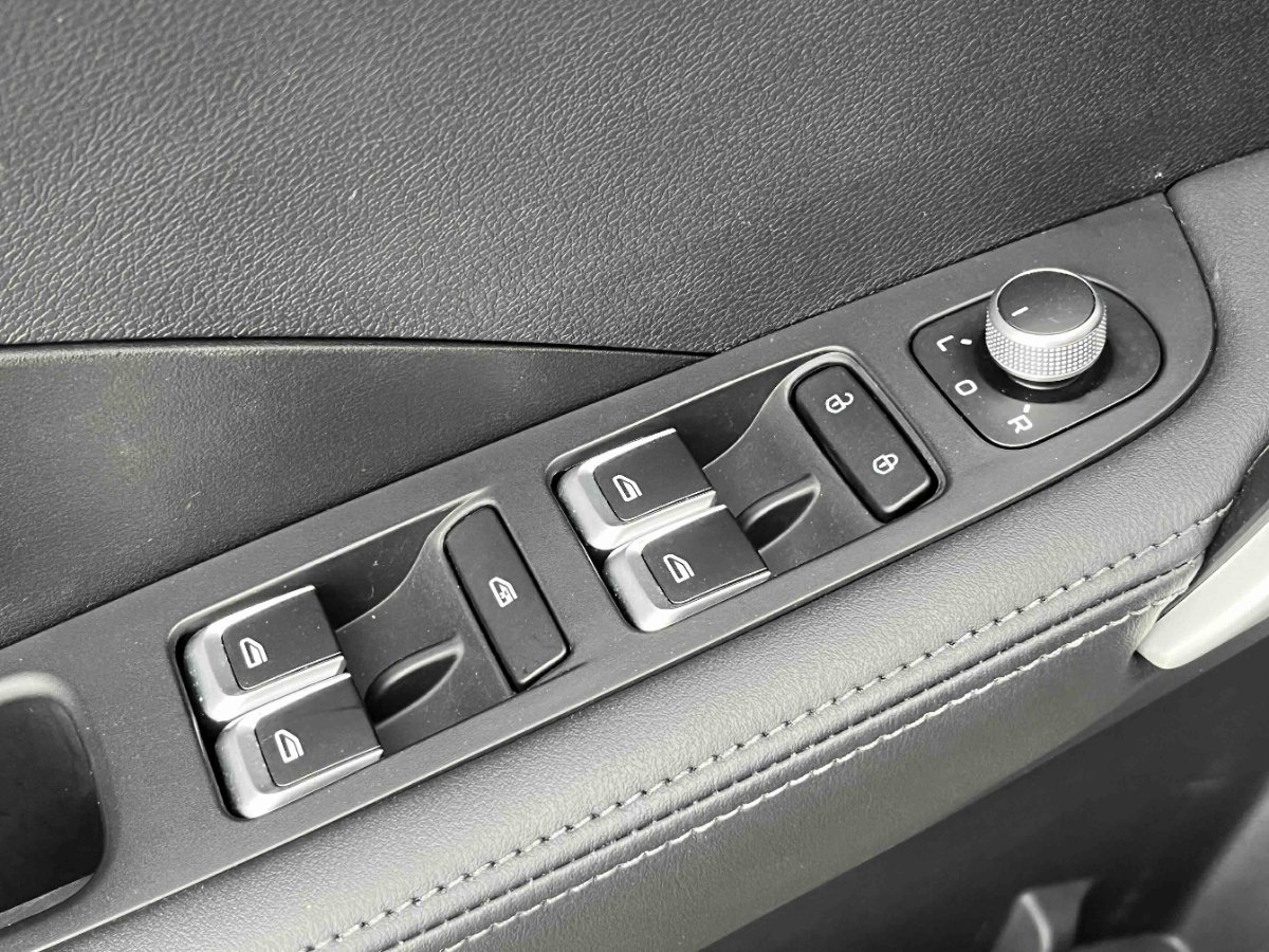 GEELY Coolray 2024 car image #12