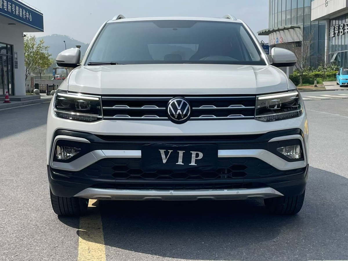 Volkswagen T-Cross 2021 car image #2