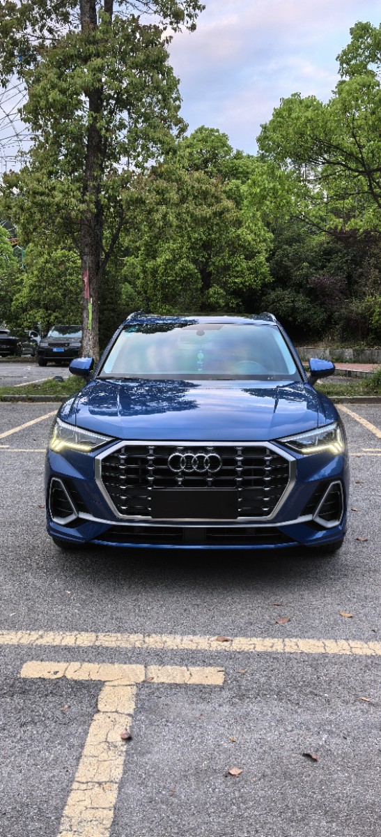 Audi Q3 2020 car image #2