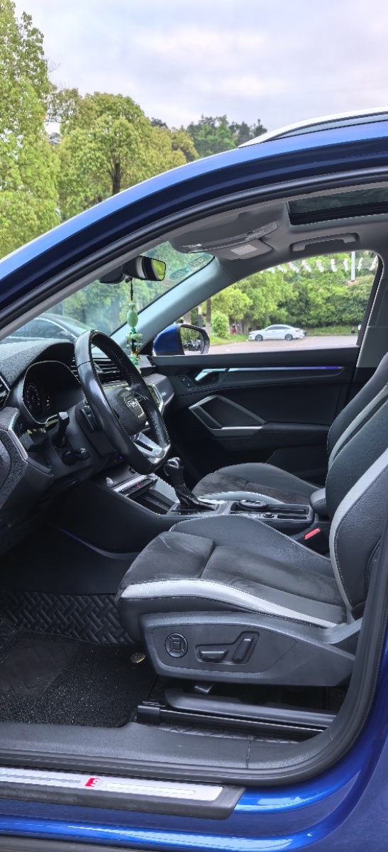Audi Q3 2020 car image #6
