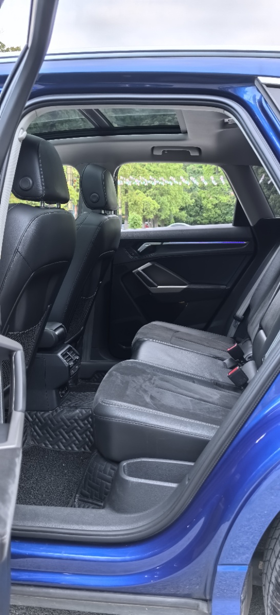 Audi Q3 2020 car image #8