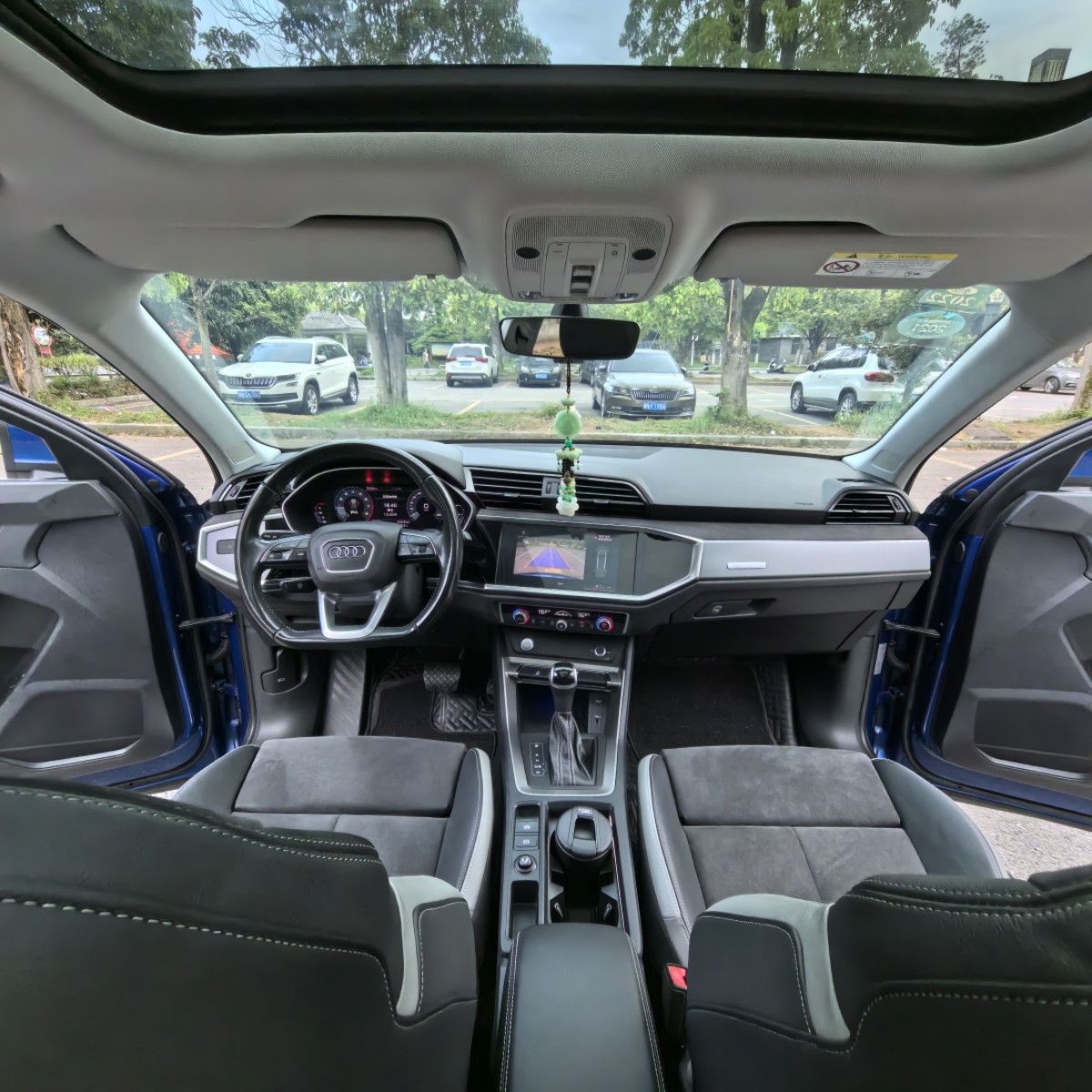 Audi Q3 2020 car image #5