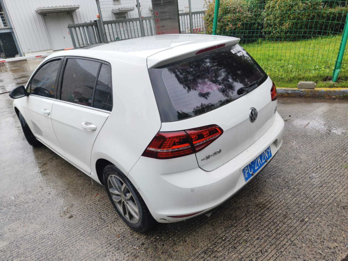 Volkswagen Golf 2017 car image #6