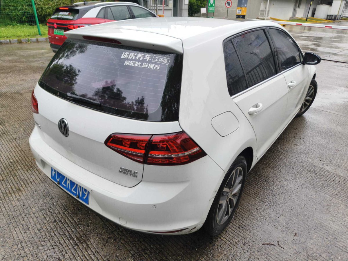 Volkswagen Golf 2017 car image #5