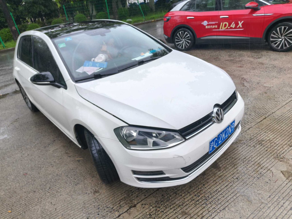 Volkswagen Golf 2017 car image #2