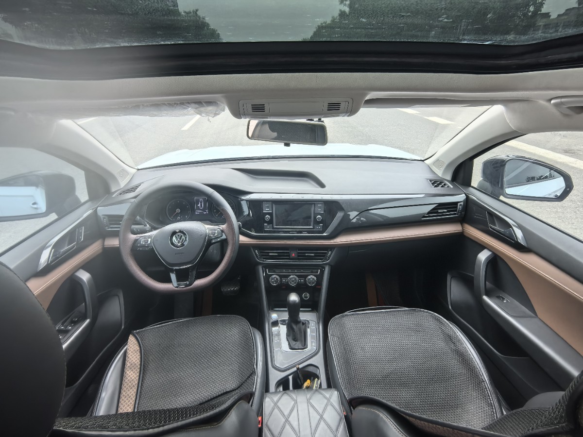 Volkswagen Tharu 2019 car image #10