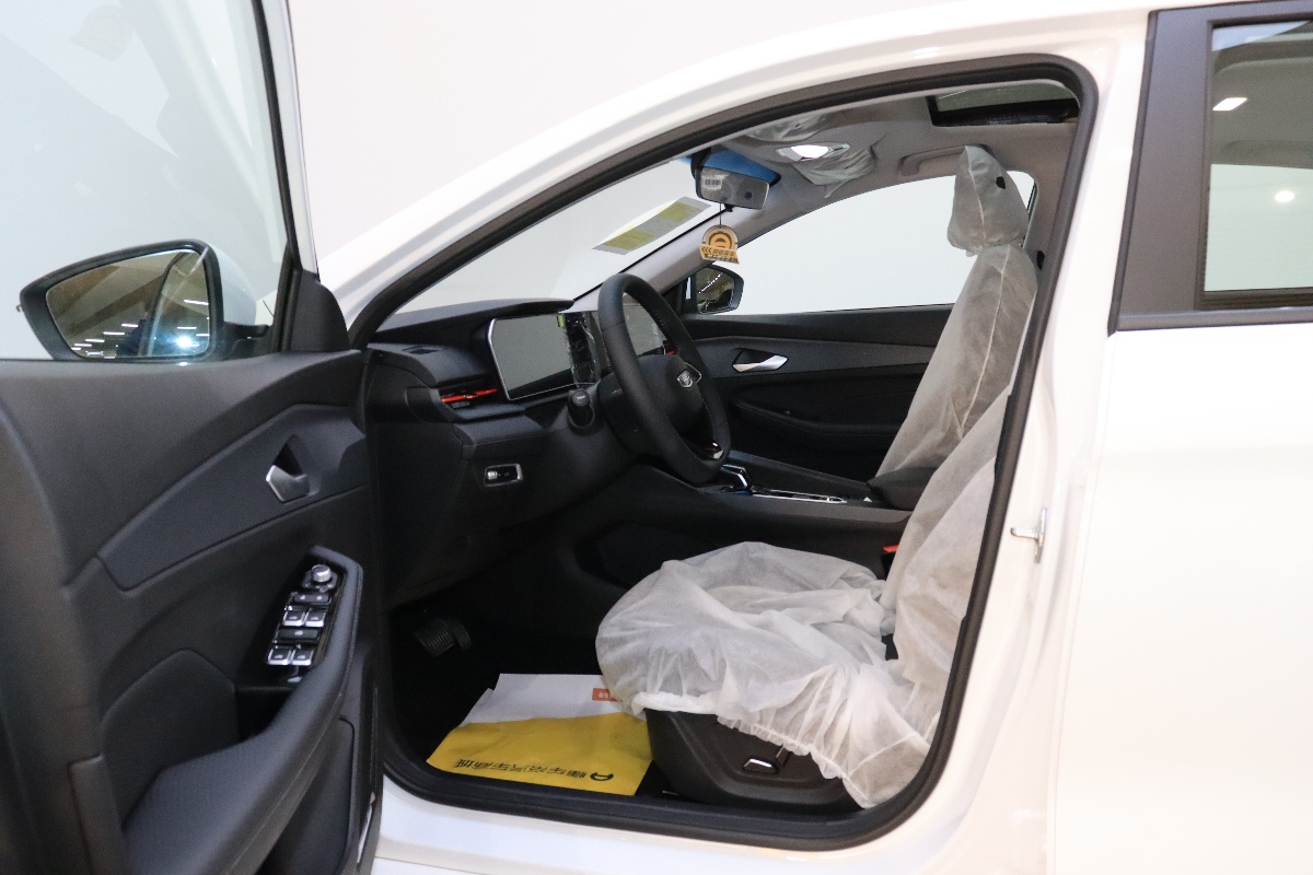 GEELY Binray 2026 image de voiture #4