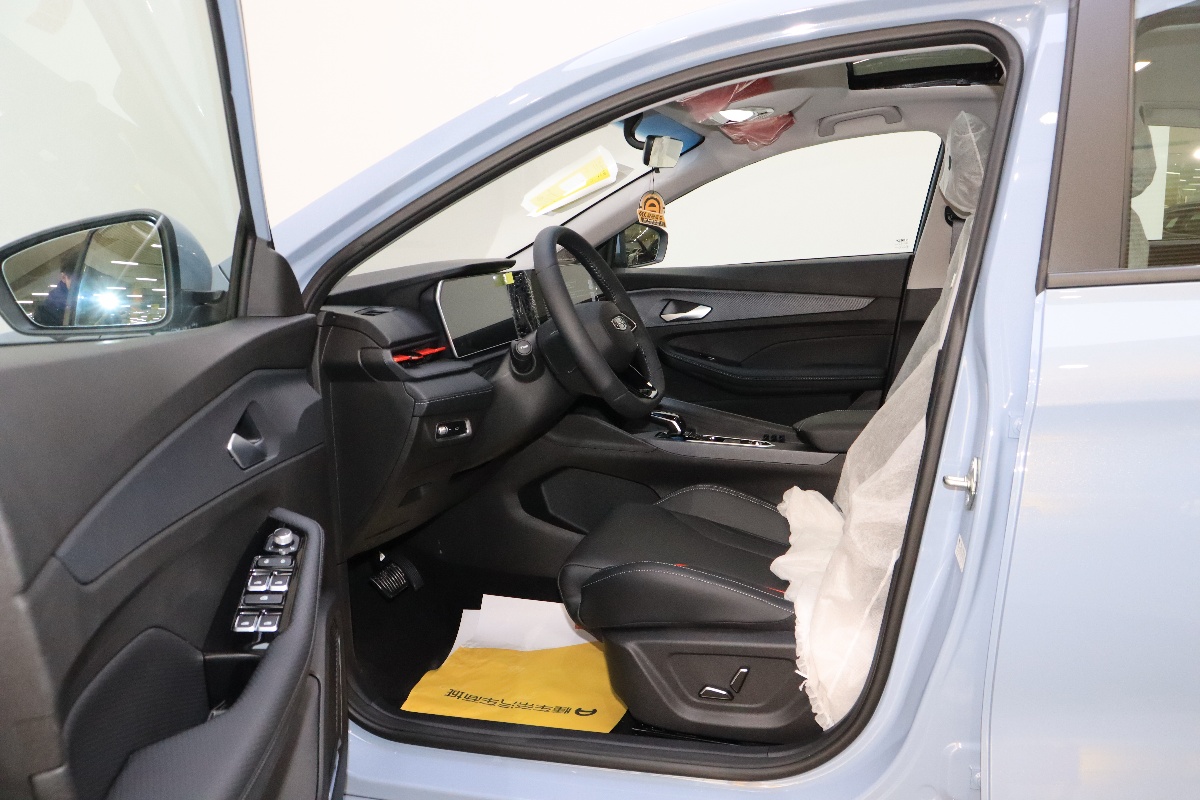 GEELY Binray 2026 image de voiture #4