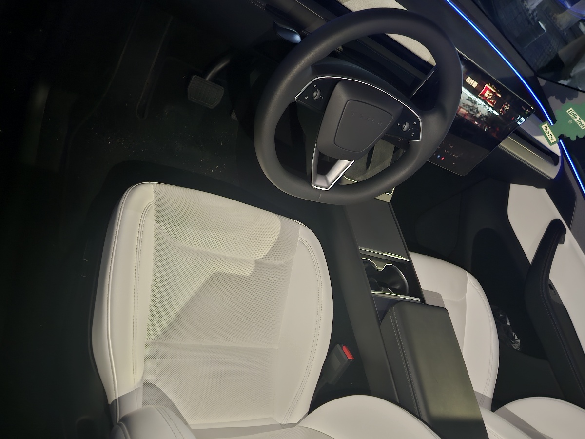 Tesla Model Y 2025 car image #5