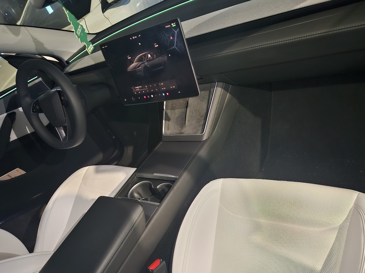 Tesla Model Y 2025 car image #7