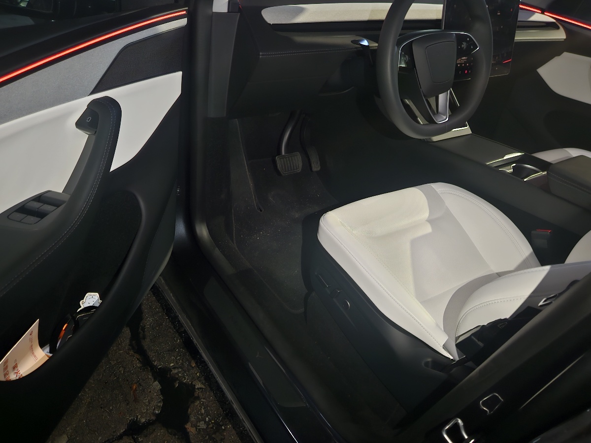 Tesla Model Y 2025 car image #4