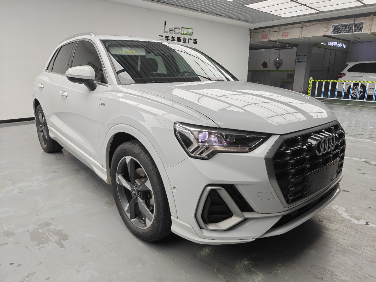 Audi Q3 2022 car image #3
