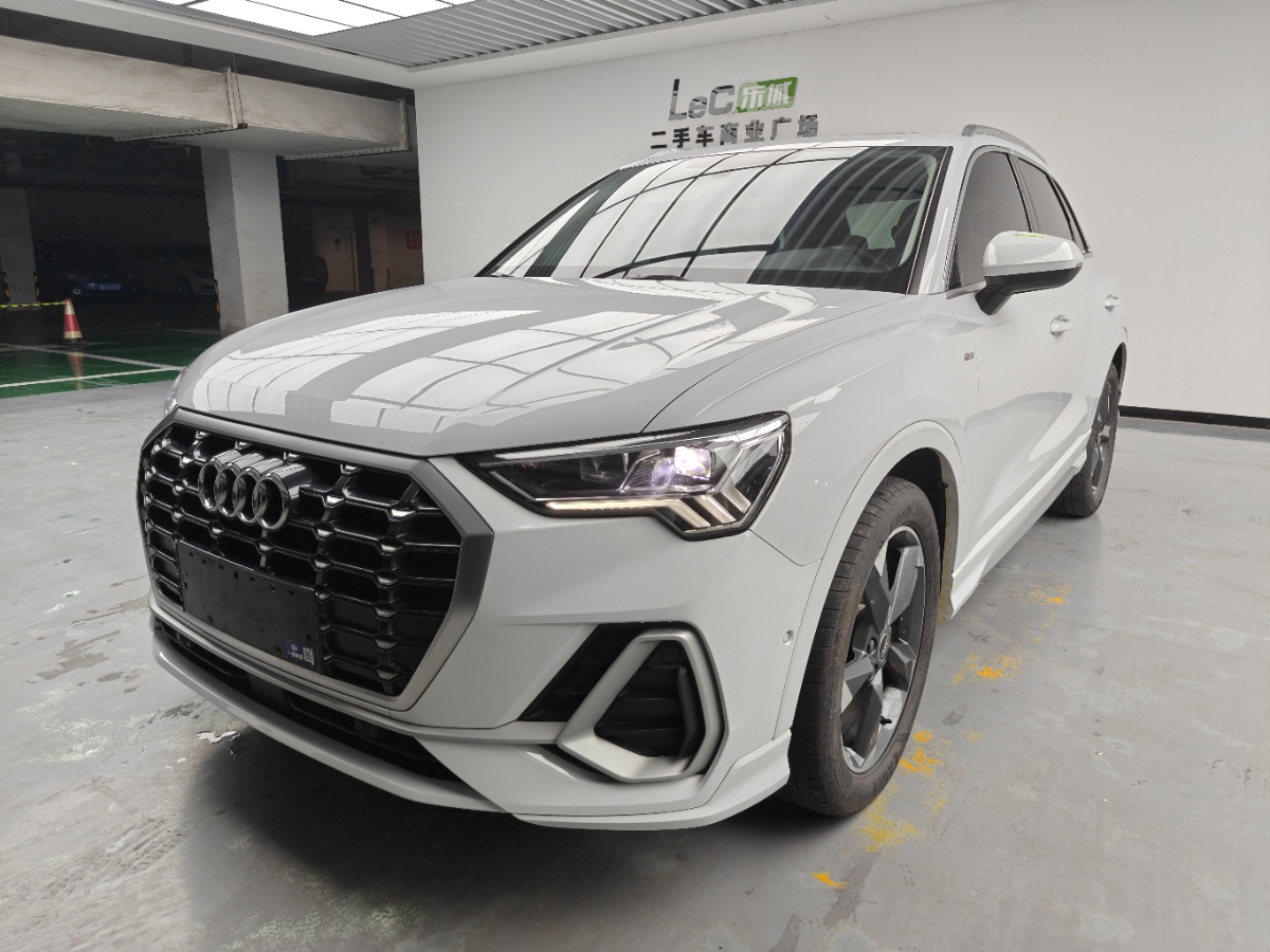Audi Q3 2022 car image 