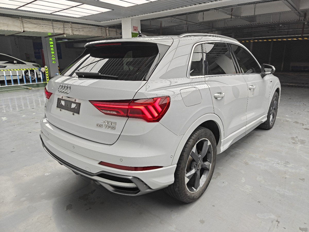 Audi Q3 2022 car image #6