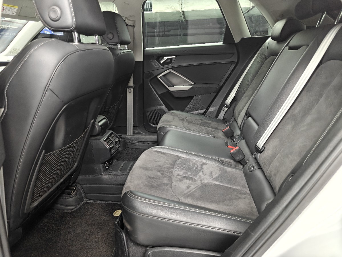 Audi Q3 2022 car image #9