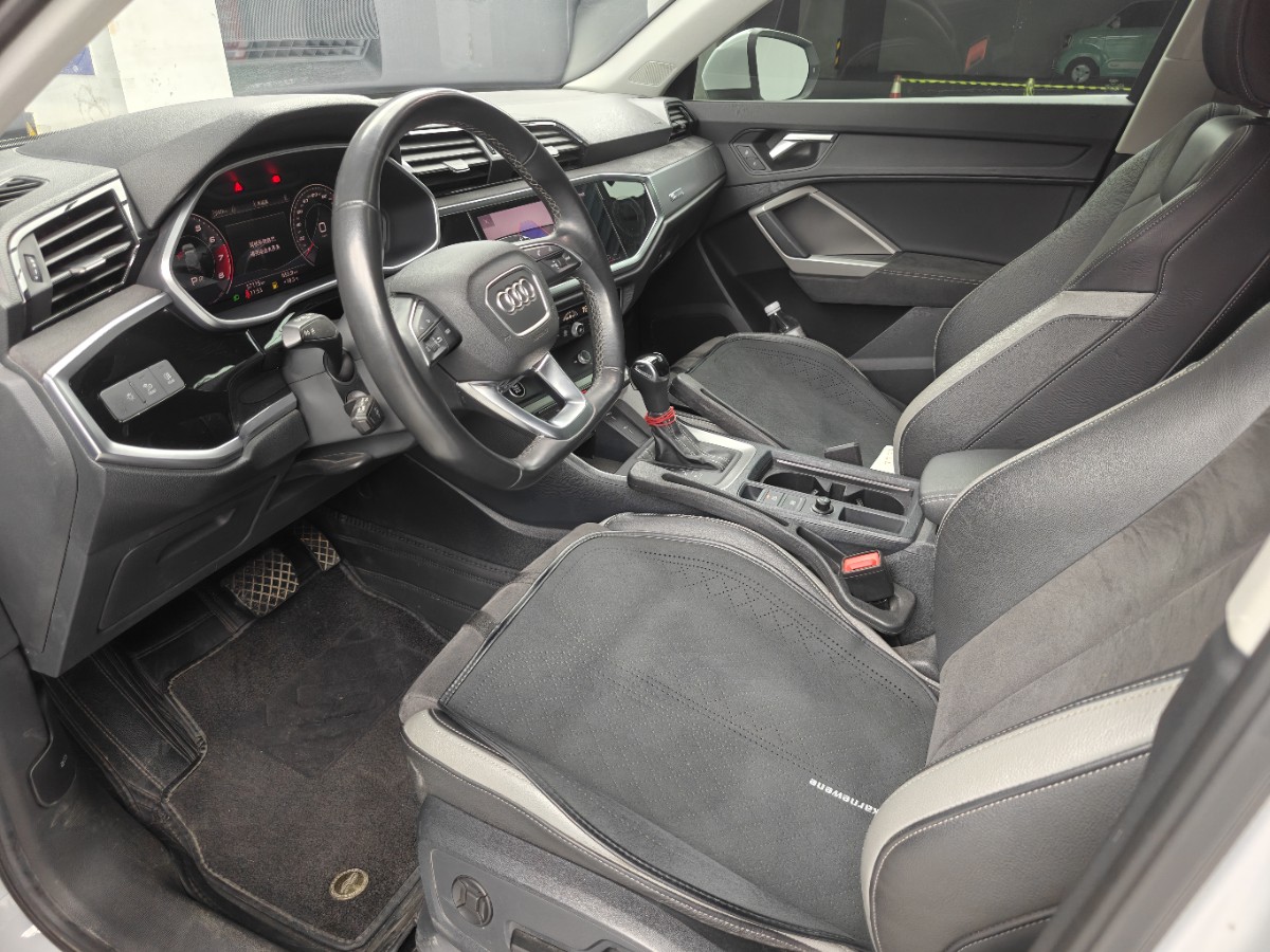 Audi Q3 2022 car image #8