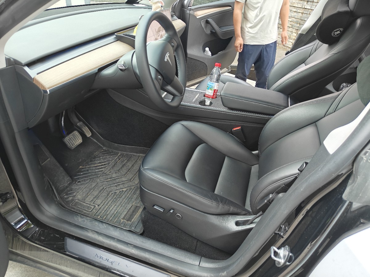 Tesla Model Y 2023 #2 Tesla Model Y 2023 car image #2