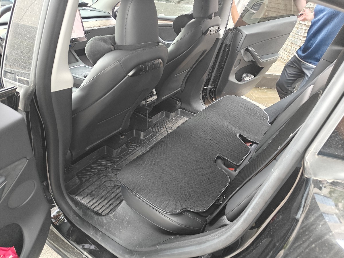 Tesla Model Y 2023 #4 Tesla Model Y 2023 car image #4