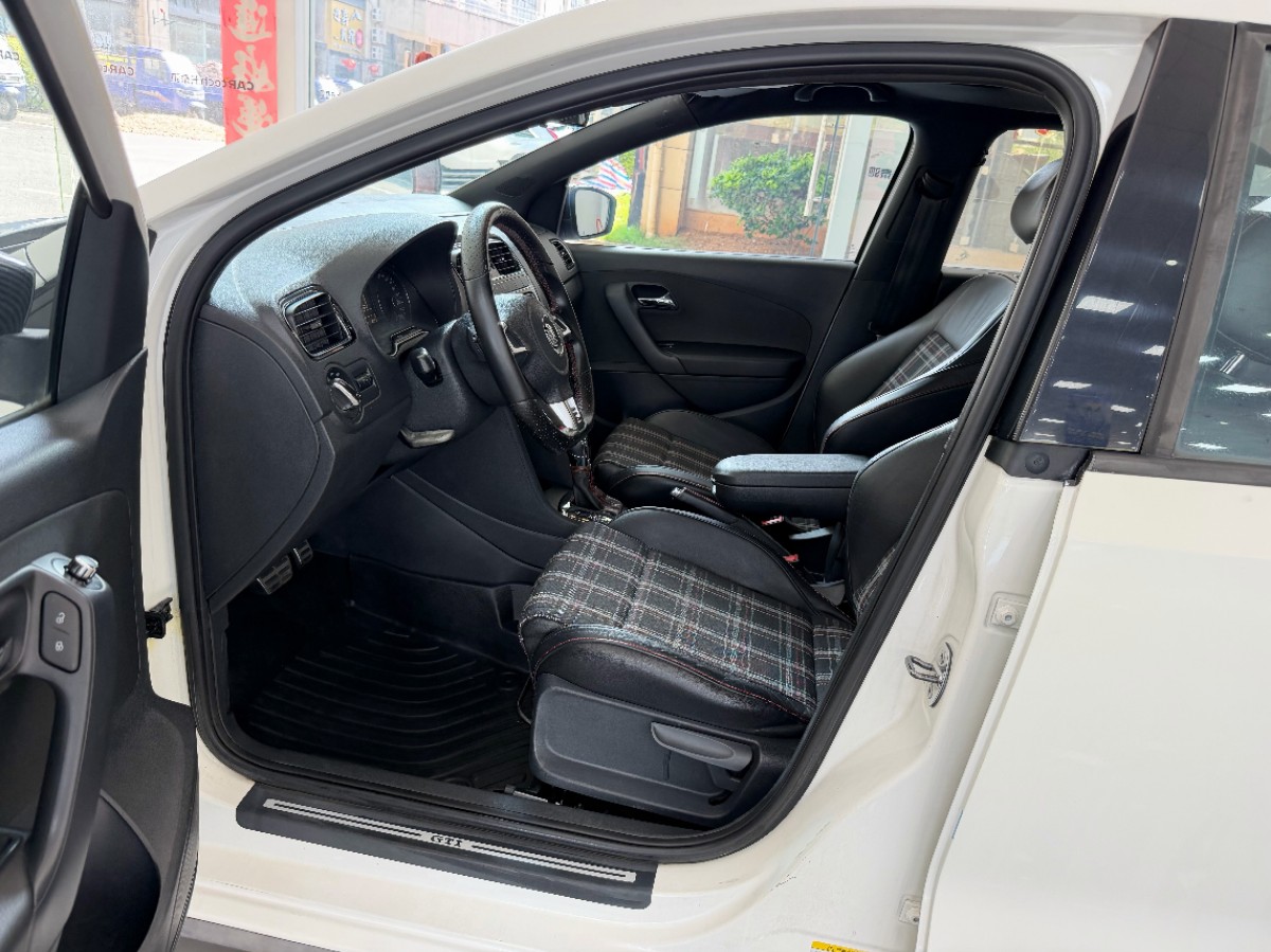 Volkswagen Polo 2016 car image #7