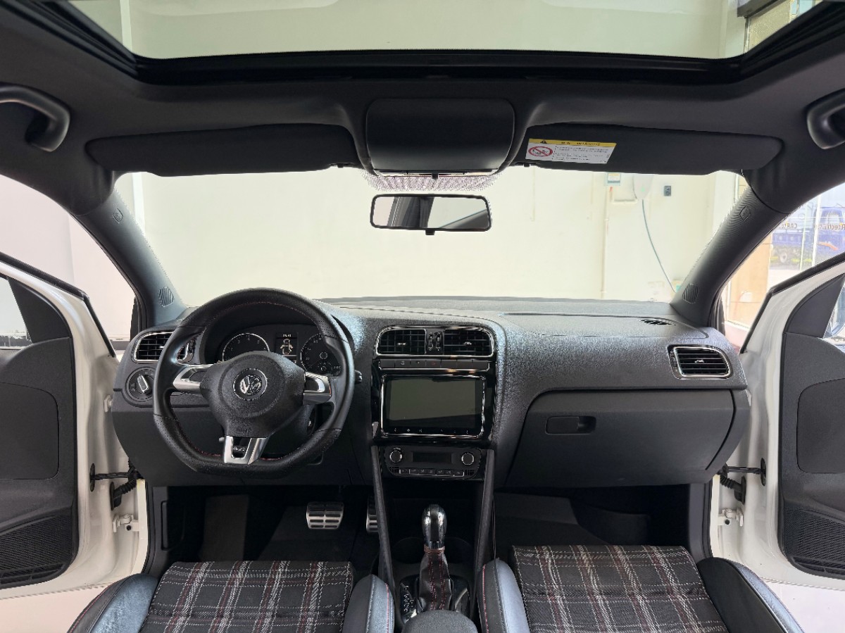 Volkswagen Polo 2016 car image #8