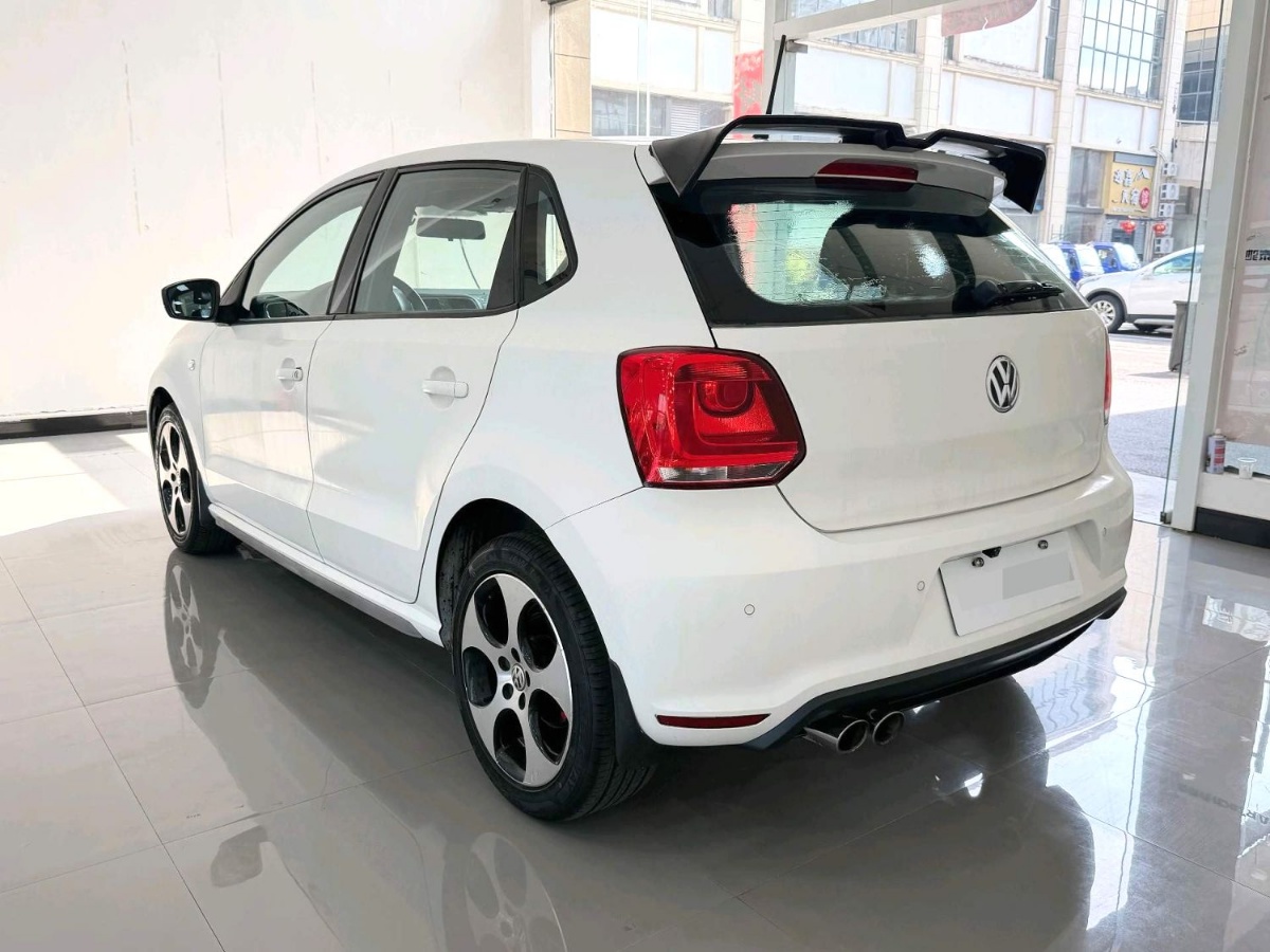 Volkswagen Polo 2016 car image #4