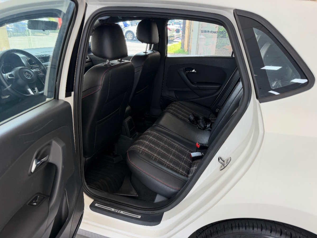 Volkswagen Polo 2016 car image #9