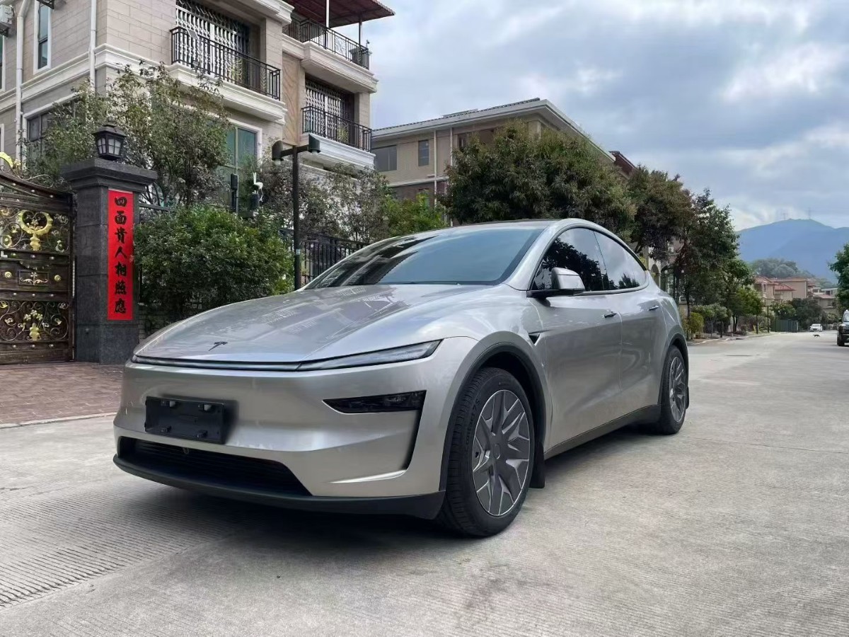 Tesla Model Y L 2025 Tesla Model Y L 2025 car image