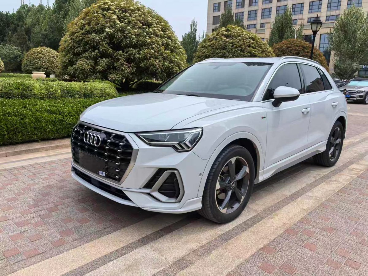 Audi Q3 2022 car image 